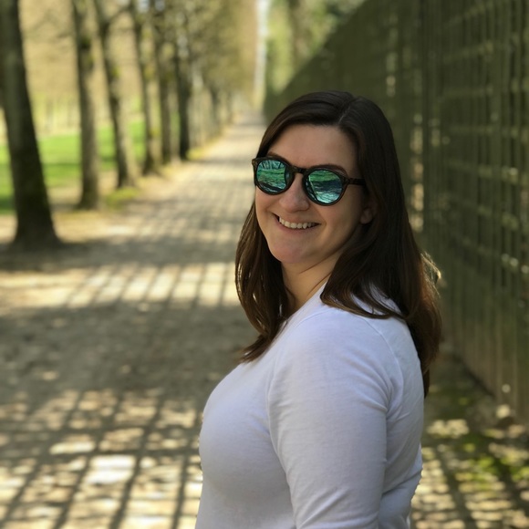 Meet your Posher, Julianne - Picture 1 of 1